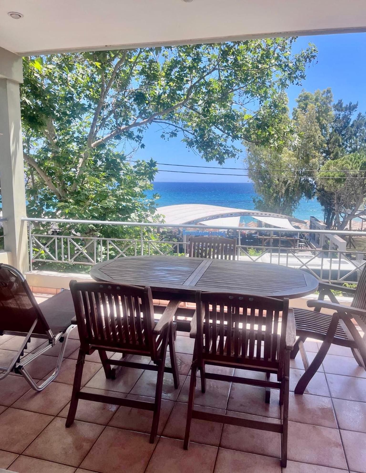 アテネ Chloe'S Sunrise Beach Houseヴィラ エクステリア 写真